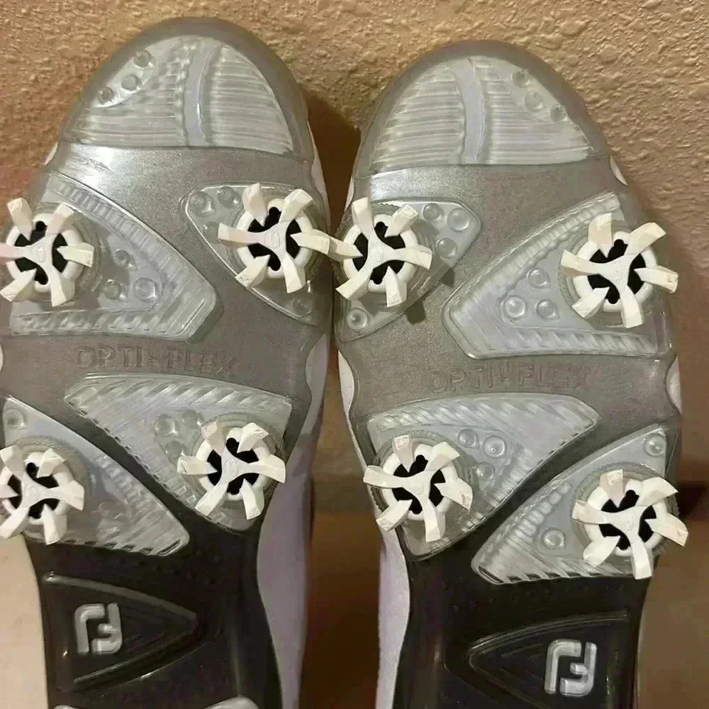 Women’s golf shoes. Size 8
